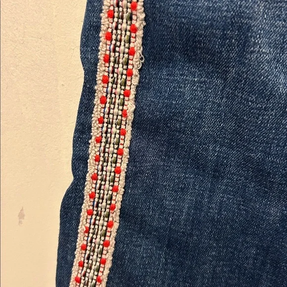 Anthropologie Pilcro slim cropped boyfriend jeans with accent design Size 28 EUC - Picture 4 of 11